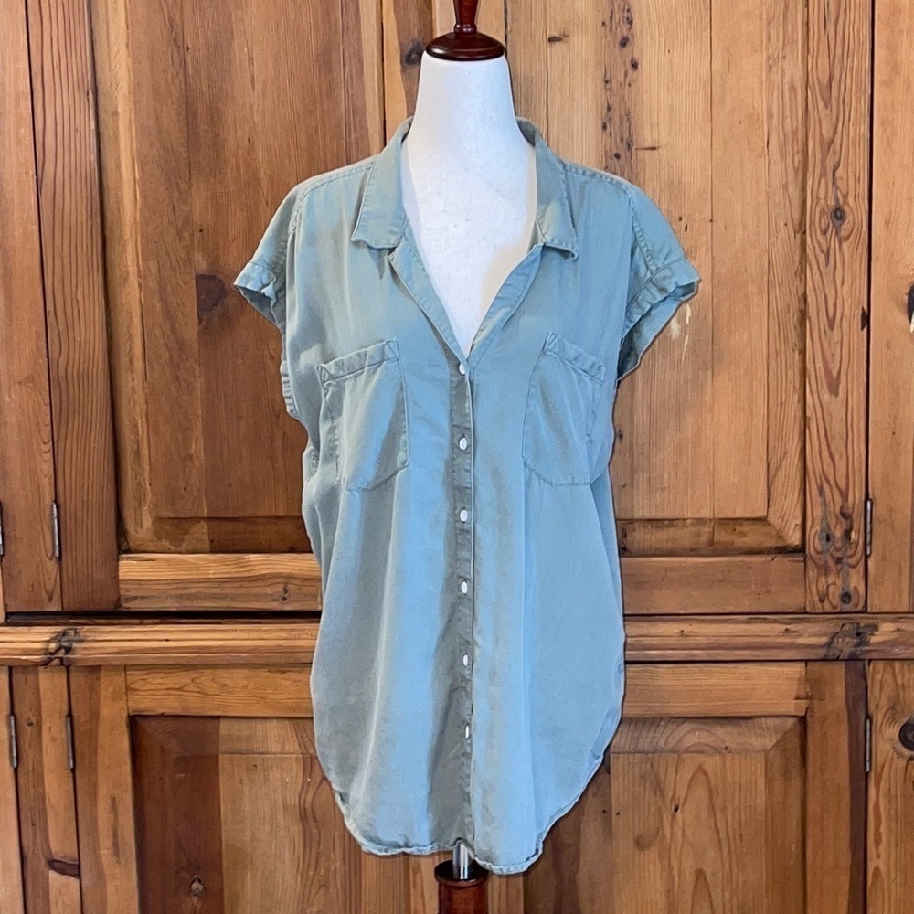 JACHS GIRLFRIEND TENCEL SHORT SLEEVE BUTTON DOWN BLOUSE Sz. MD